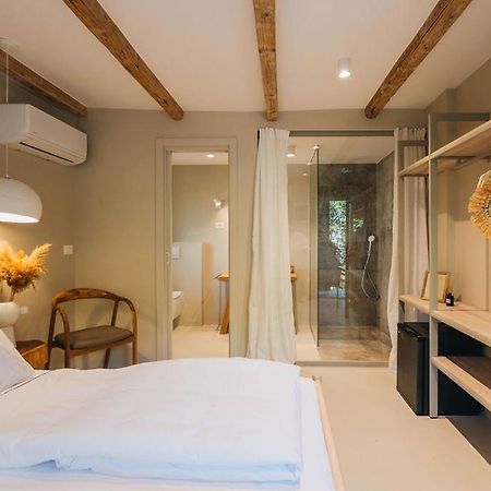 Pikarin Rooms B&B เวอร์ซาร์ ภายนอก รูปภาพ