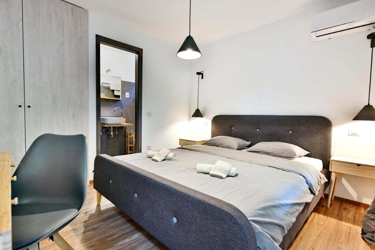 Pikarin Rooms B&B เวอร์ซาร์ ภายนอก รูปภาพ