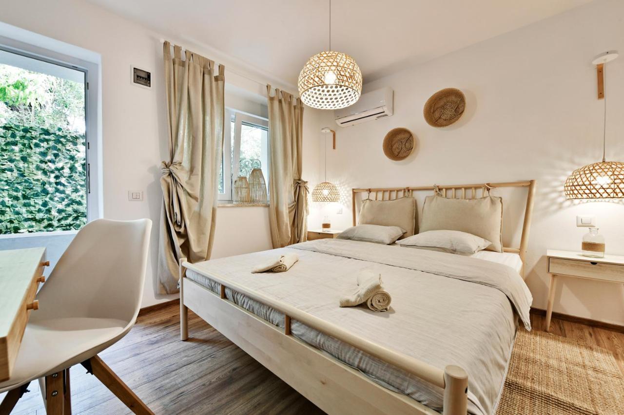 Pikarin Rooms B&B เวอร์ซาร์ ภายนอก รูปภาพ
