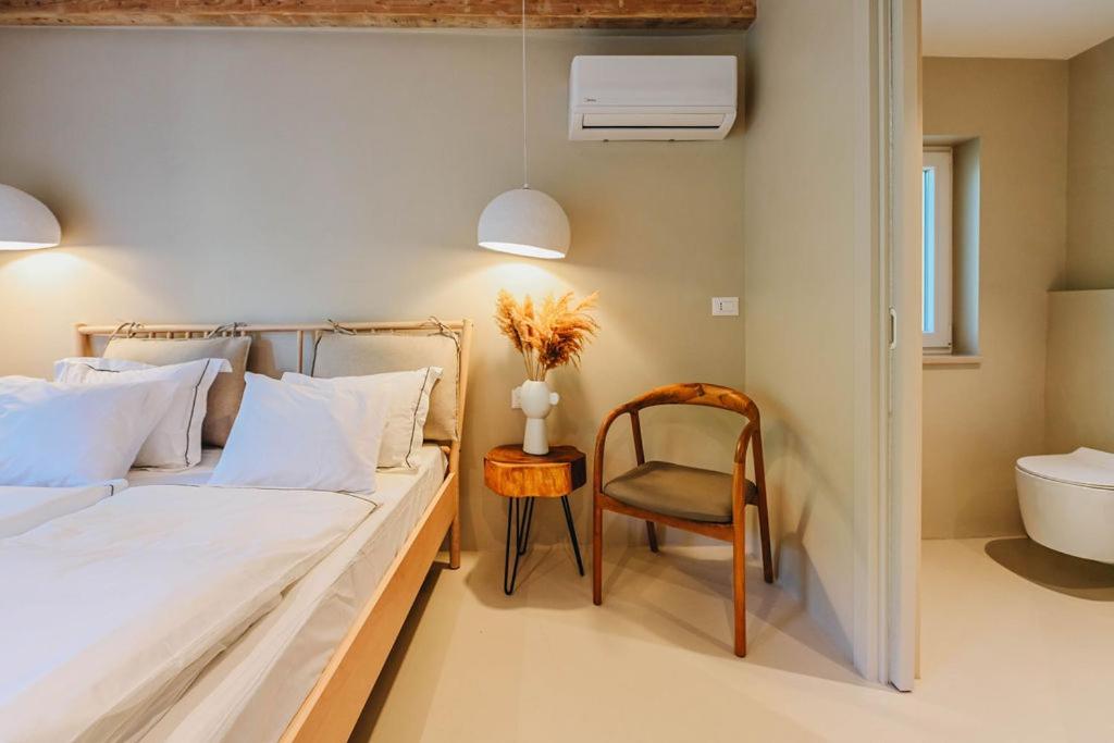 Pikarin Rooms B&B เวอร์ซาร์ ภายนอก รูปภาพ