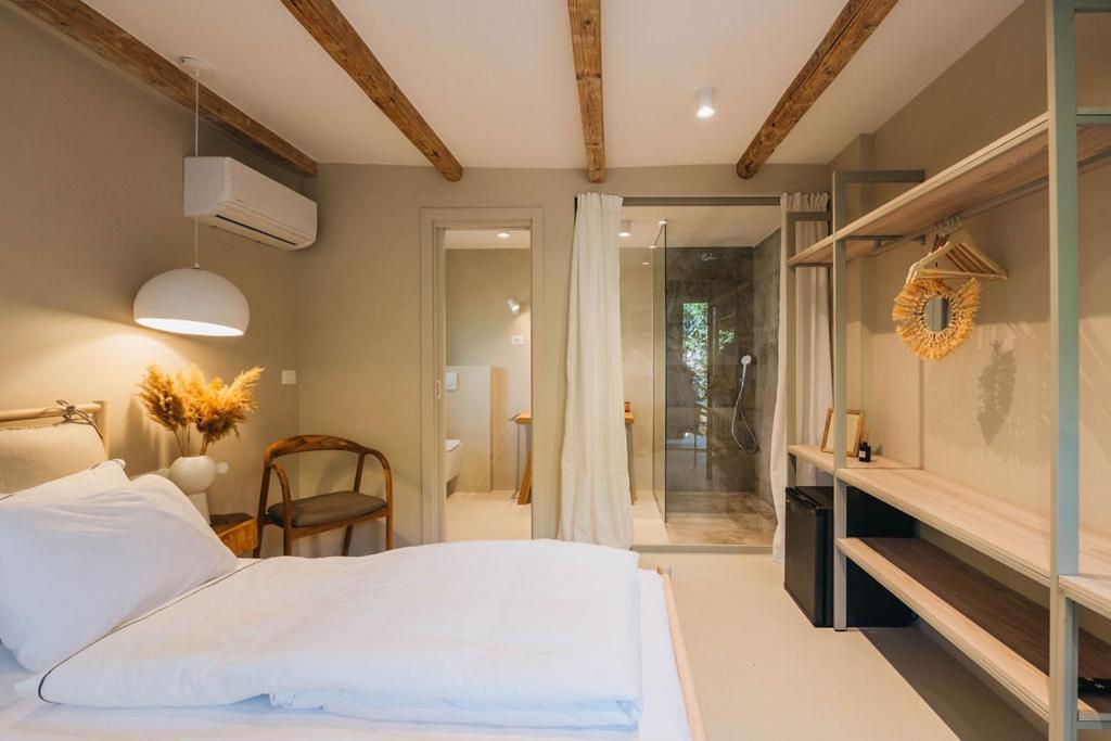 Pikarin Rooms B&B เวอร์ซาร์ ภายนอก รูปภาพ